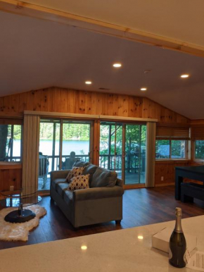 Panoramic Water Views , cozy house in Henniker ,NH